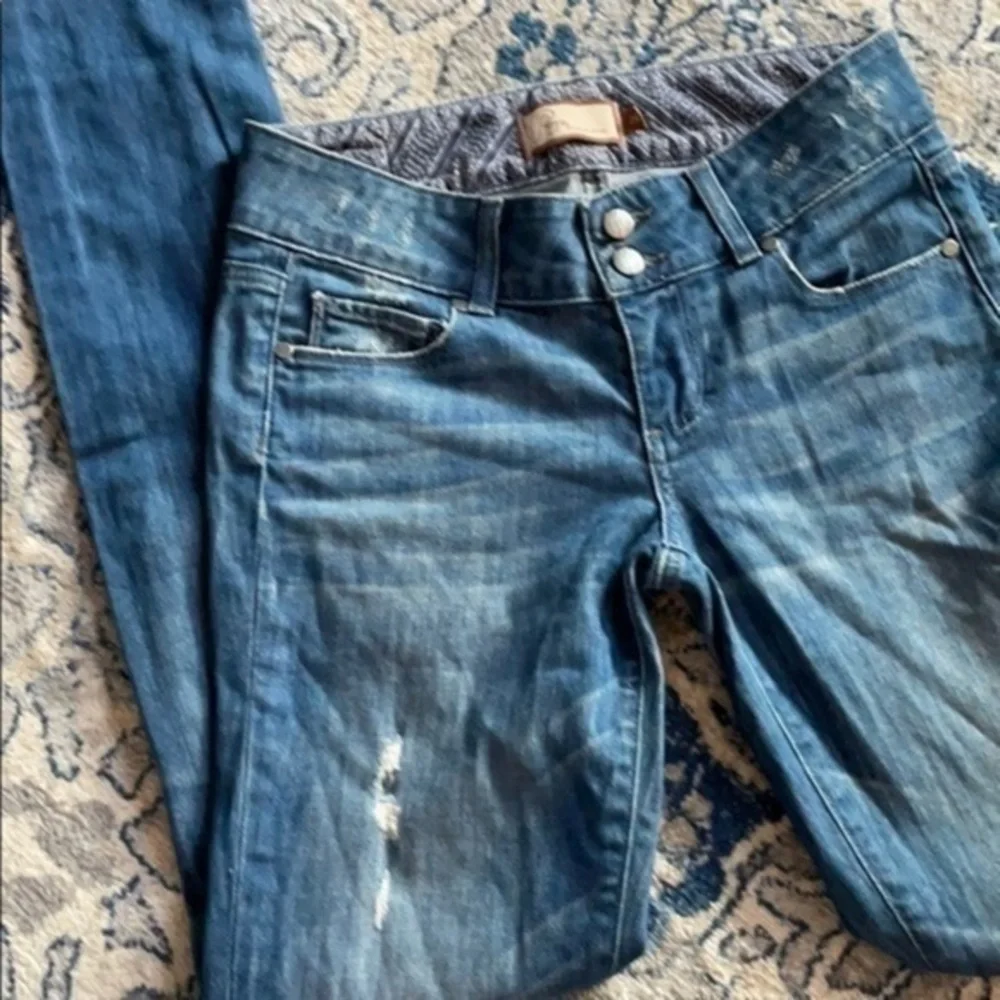 Paige Jeans size 25 ripped and trendy!